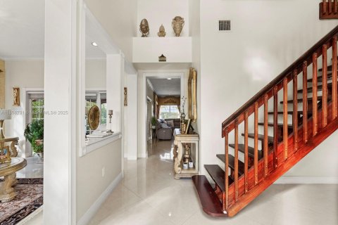 Casa en venta en Miami, Florida, 5 dormitorios, 313.92 m2 № 1869934 - foto 24