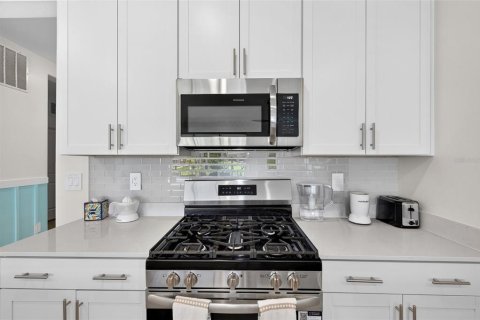 Villa ou maison à louer à Bradenton, Floride: 3 chambres, 251.02 m2 № 2406748 - photo 7