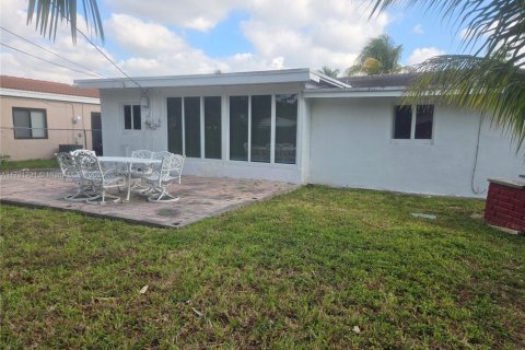 Casa en venta en North Miami Beach, Florida, 4 dormitorios, 144.93 m2 № 1714910 - foto 2