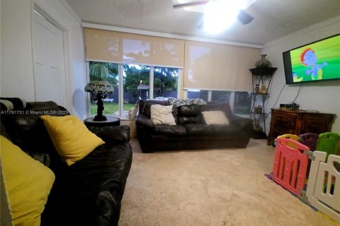 Casa en venta en North Miami Beach, Florida, 4 dormitorios, 144.93 m2 № 1714910 - foto 14