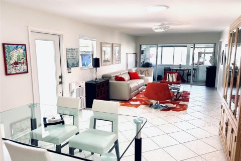Touwnhouse à vendre à Delray Beach, Floride: 2 chambres, 88.26 m2 № 2084546 - photo 4