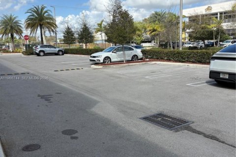 Immobilier commercial à vendre à Sweetwater, Floride № 2028891 - photo 2