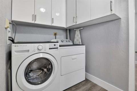 Купить виллу или дом в Тамарак, Флорида 2 спальни, 101.26м2, № 2043609 - фото 15