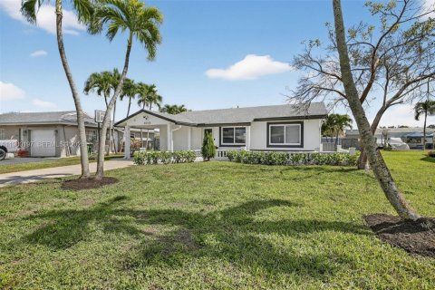 Купить виллу или дом в Тамарак, Флорида 2 спальни, 101.26м2, № 2043609 - фото 3