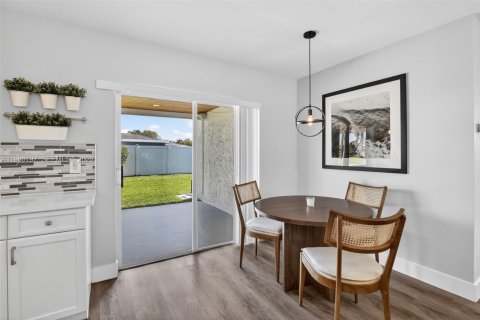 Купить виллу или дом в Тамарак, Флорида 2 спальни, 101.26м2, № 2043609 - фото 10