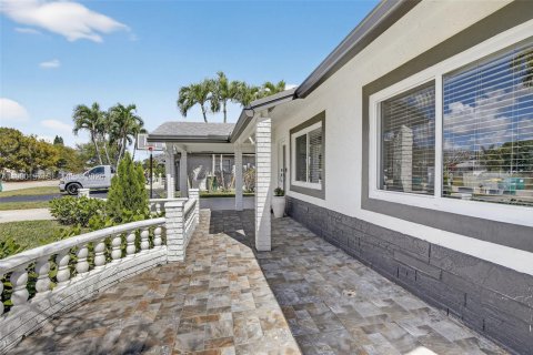 Купить виллу или дом в Тамарак, Флорида 2 спальни, 101.26м2, № 2043609 - фото 5