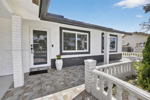 Купить виллу или дом в Тамарак, Флорида 2 спальни, 101.26м2, № 2043609 - фото 4