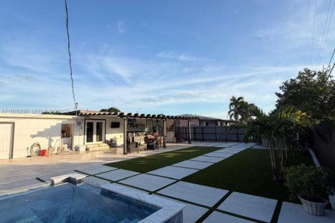 Casa en venta en Hialeah, Florida, 4 dormitorios, 124.21 m2 № 1987153 - foto 16
