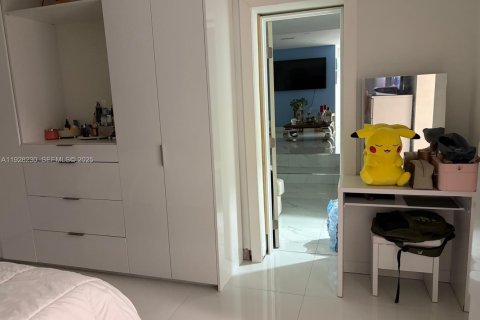 Casa en venta en Hialeah, Florida, 4 dormitorios, 124.21 m2 № 1987153 - foto 9