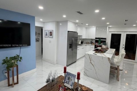 Casa en venta en Hialeah, Florida, 4 dormitorios, 124.21 m2 № 1987153 - foto 21