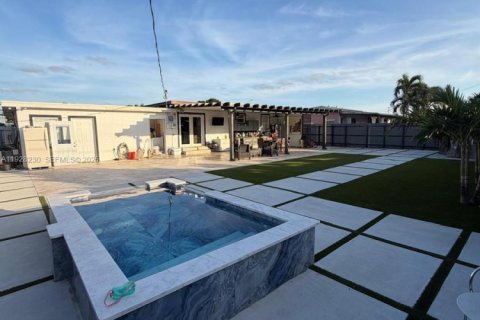 Casa en venta en Hialeah, Florida, 4 dormitorios, 124.21 m2 № 1987153 - foto 14