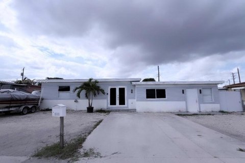 Casa en venta en Hialeah, Florida, 4 dormitorios, 124.21 m2 № 1987153 - foto 1