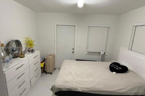 Casa en venta en Hialeah, Florida, 4 dormitorios, 124.21 m2 № 1987153 - foto 13