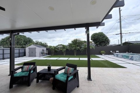 Casa en venta en Hialeah, Florida, 4 dormitorios, 124.21 m2 № 1987153 - foto 23