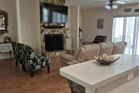 Villa ou maison à louer à Mount Dora, Floride: 3 chambres, 206.61 m2 № 1901786 - photo 2