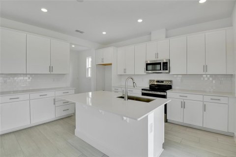 House in Mount Dora, Florida 5 bedrooms, 281.49 sq.m. № 1898937 - photo 3