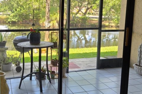 Condo in Weston, Florida, 2 bedrooms  № 1854957 - photo 11