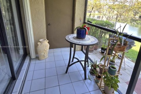 Condo in Weston, Florida, 2 bedrooms  № 1854957 - photo 18