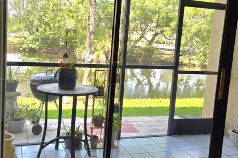 Condo in Weston, Florida, 2 bedrooms  № 1854957 - photo 17