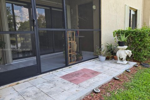 Condo in Weston, Florida, 2 bedrooms  № 1854957 - photo 25