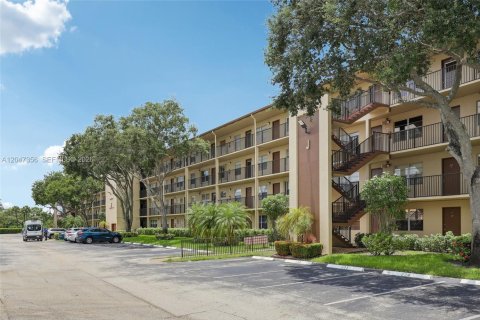 Condo in Pembroke Pines, Florida, 1 bedroom  № 2186169
