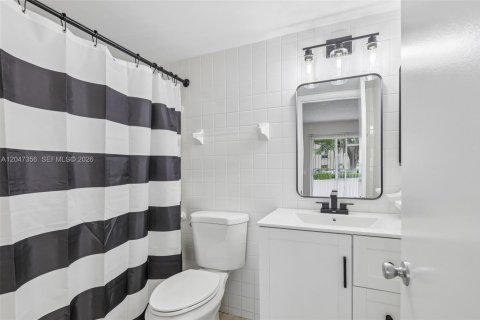 Condo in Pembroke Pines, Florida, 1 bedroom № 2186169 - photo 23