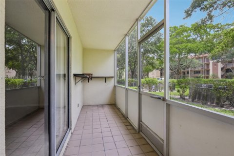 Condo in Pembroke Pines, Florida, 1 bedroom № 2186169 - photo 30