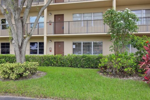 Condo in Pembroke Pines, Florida, 1 bedroom № 2186169 - photo 2