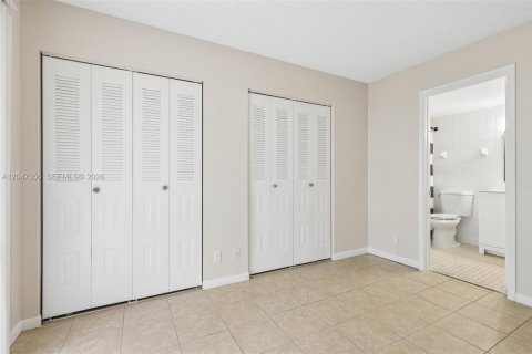 Condo in Pembroke Pines, Florida, 1 bedroom № 2186169 - photo 22
