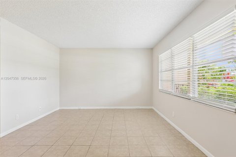 Condo in Pembroke Pines, Florida, 1 bedroom № 2186169 - photo 11