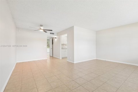 Condo in Pembroke Pines, Florida, 1 bedroom № 2186169 - photo 8