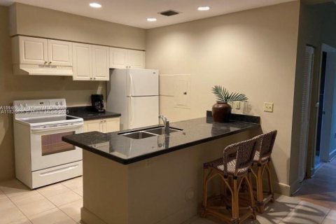 Condo in Coral Springs, Florida, 1 bedroom  № 1960646 - photo 3