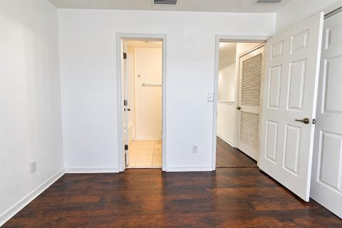 Touwnhouse à louer à Tampa, Floride: 2 chambres, 111.48 m2 № 2388705 - photo 16