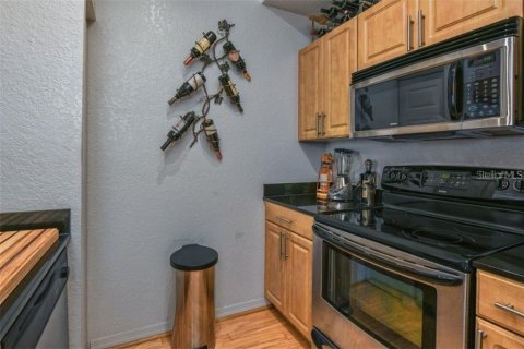Condominio en alquiler en Sarasota, Florida, 2 dormitorios, 97.64 m2 № 1737420 - foto 11