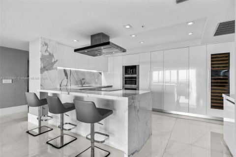Condo in Sunny Isles Beach, Florida, 4 bedrooms  № 1867567 - photo 12