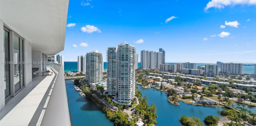 Condo in Sunny Isles Beach, Florida, 4 bedrooms  № 1867567