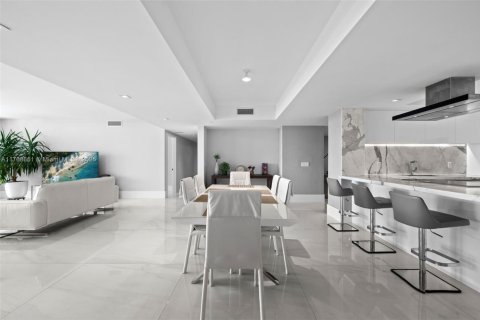 Condo in Sunny Isles Beach, Florida, 4 bedrooms  № 1867567 - photo 10