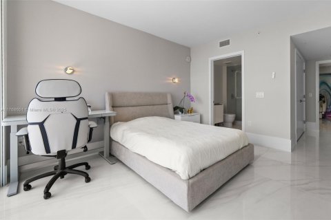 Condo in Sunny Isles Beach, Florida, 4 bedrooms  № 1867567 - photo 24