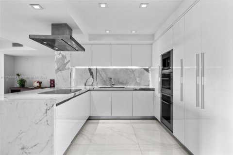 Condo in Sunny Isles Beach, Florida, 4 bedrooms  № 1867567 - photo 13