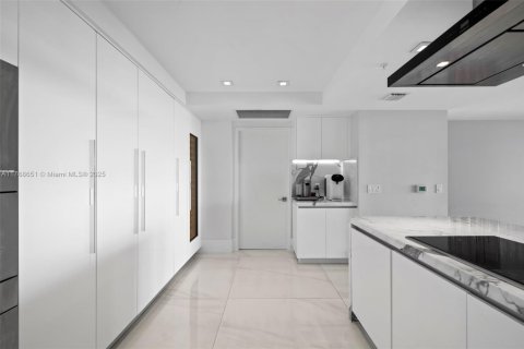 Condo in Sunny Isles Beach, Florida, 4 bedrooms  № 1867567 - photo 14