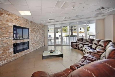 Condo in Miami, Florida, 2 bedrooms  № 1729436 - photo 8