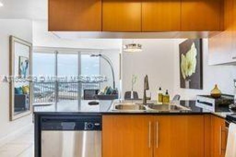 Condo in Miami, Florida, 2 bedrooms  № 1729436 - photo 2