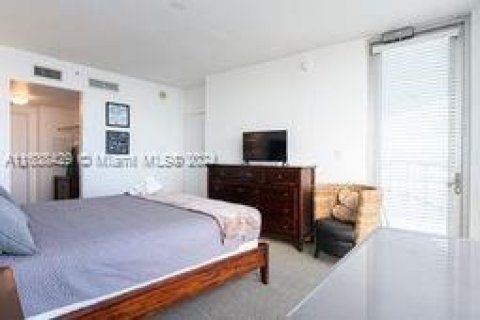 Condo in Miami, Florida, 2 bedrooms  № 1729436 - photo 10