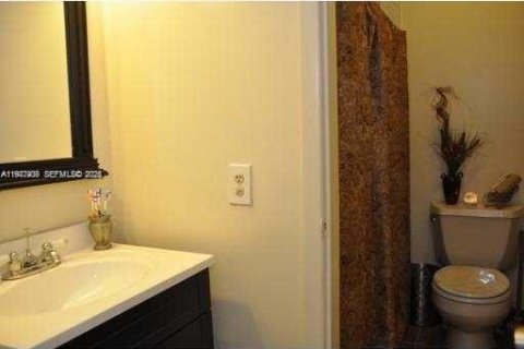 Condo in North Miami, Florida, 1 bedroom  № 2003541 - photo 2