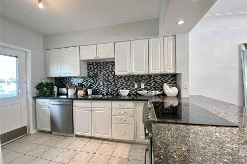 Copropriété à vendre à Lighthouse Point, Floride: 1 chambre, 102.19 m2 № 1979648 - photo 14