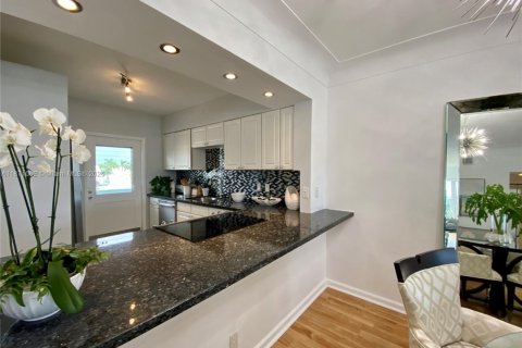 Copropriété à vendre à Lighthouse Point, Floride: 1 chambre, 102.19 m2 № 1979648 - photo 12