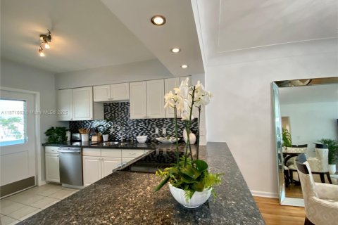 Copropriété à vendre à Lighthouse Point, Floride: 1 chambre, 102.19 m2 № 1979648 - photo 13