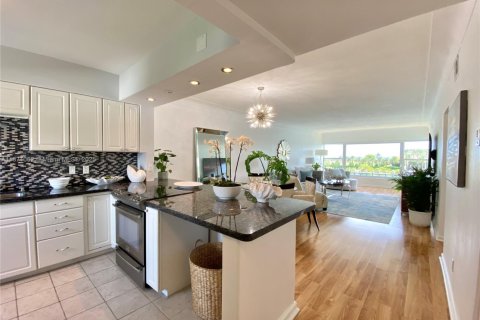 Copropriété à vendre à Lighthouse Point, Floride: 1 chambre, 102.19 m2 № 1979648 - photo 17