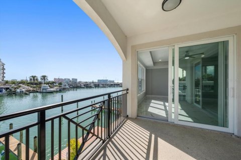 Condo in Clearwater, Florida, 3 bedrooms № 2195379 - photo 8