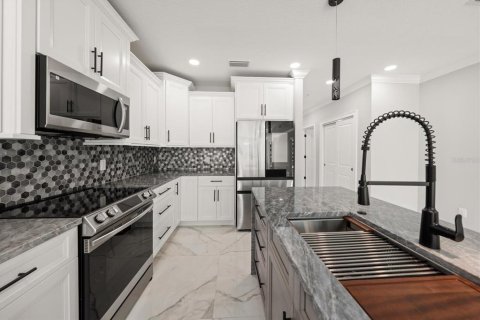 Condo in Clearwater, Florida, 3 bedrooms № 2195379 - photo 15
